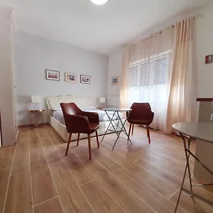 https://angelas-apartment.italymilanhotels.net