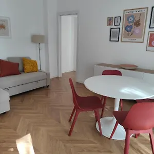 Elegante Bilocale A Con Balcone Appartamento