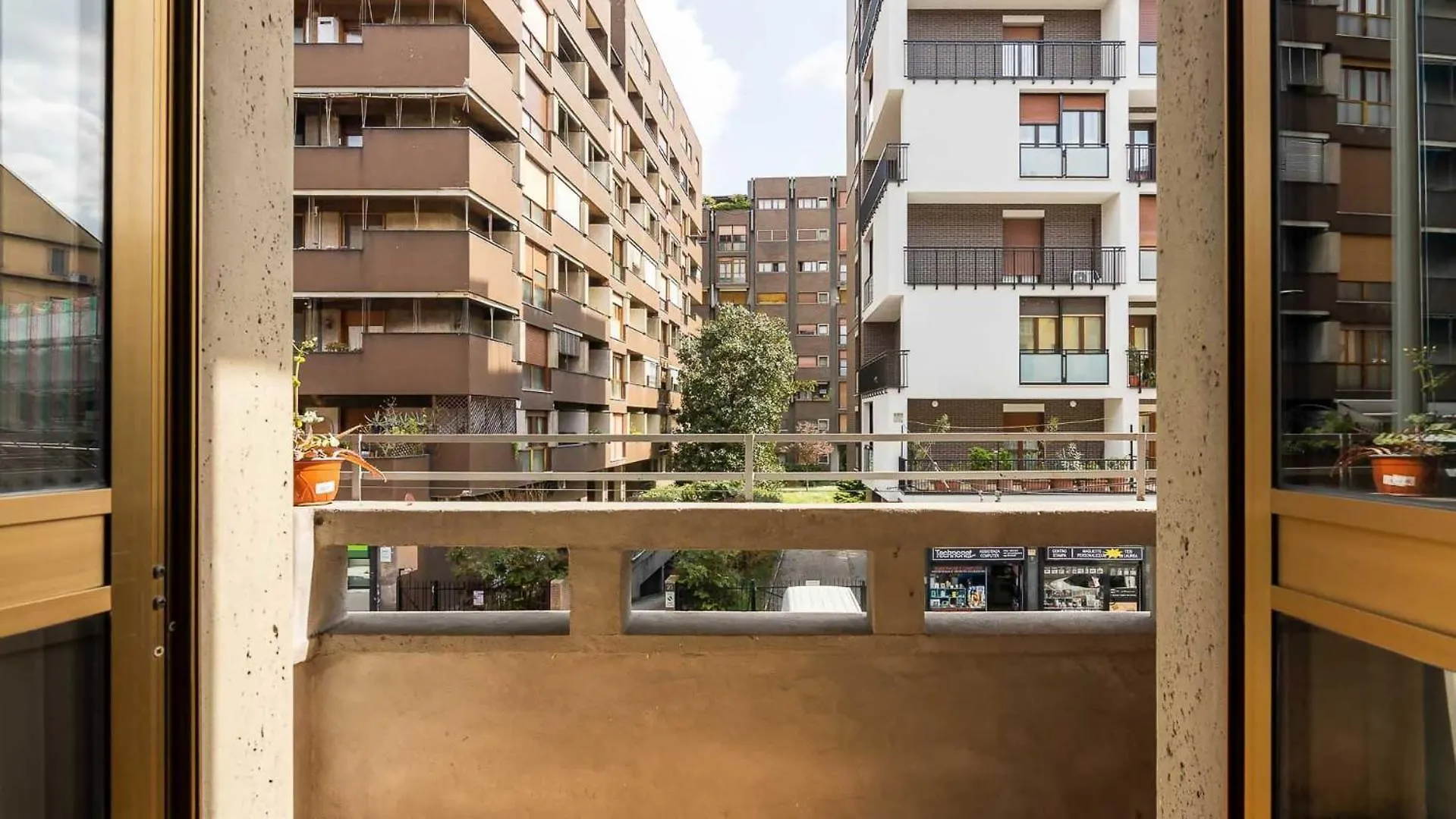 Apartment Navigliieo Elegante Appartamento Idromassaggio Milan Italy